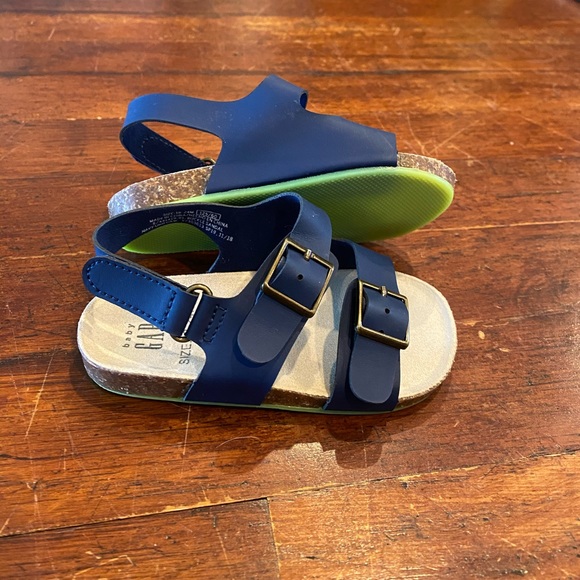 Baby Gap Buckle Sandals - Picture 4 of 6